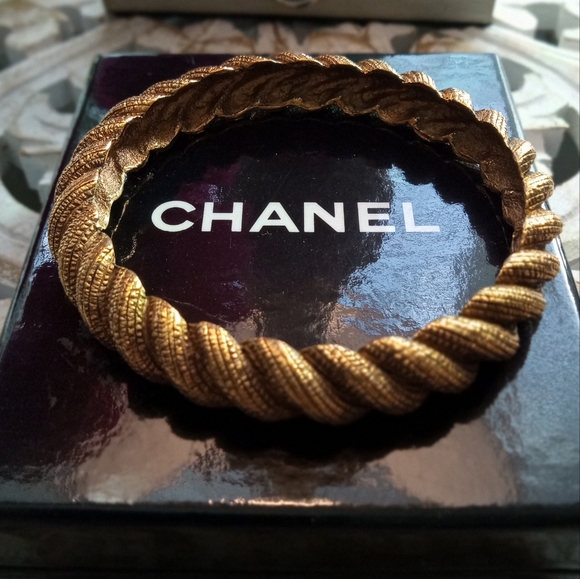 **SALE** Chanel Gold Twist Bangle - 100% Authentic - Picture 3 of 4